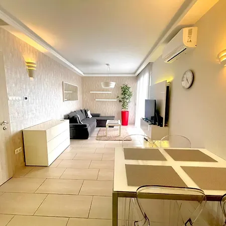 Apartament Paris Garden Debreţin